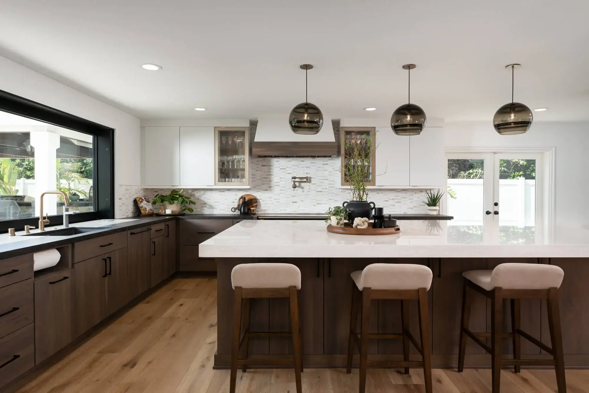 large-kitchen-island-for-entertaining