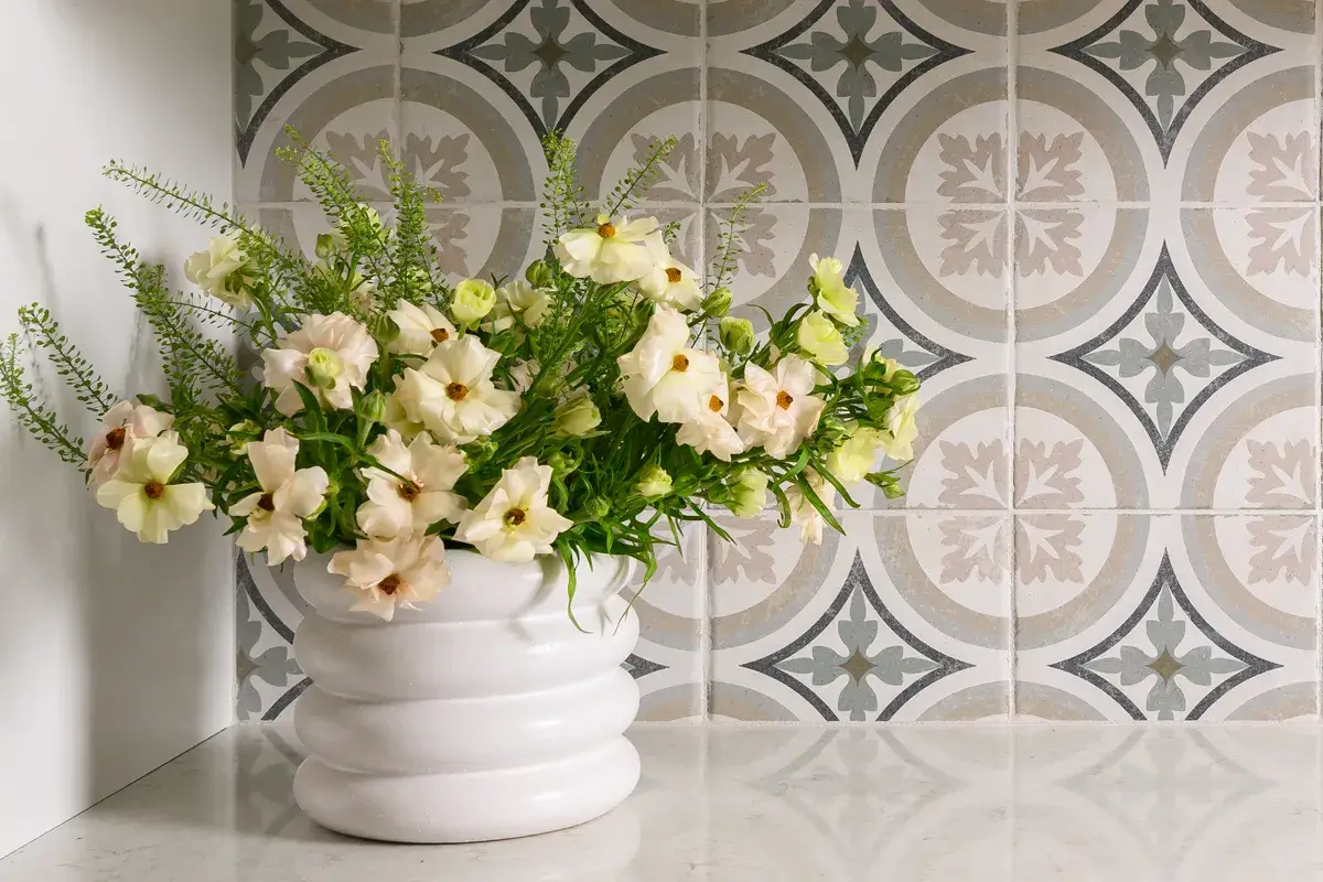 porcelain-tile-backsplash-in-Marrakesh-series-in-Rubelli-finish