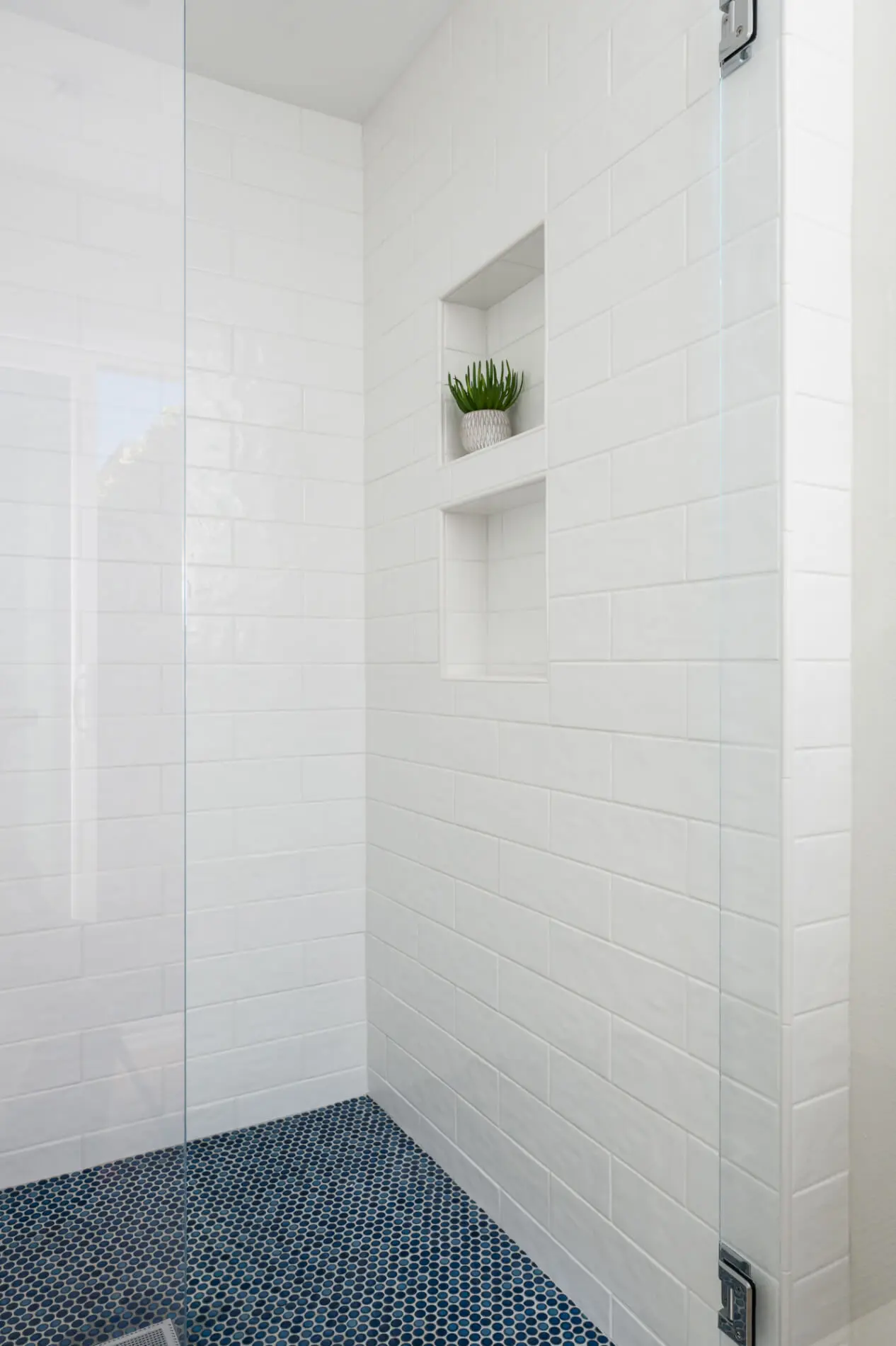 japanese-ceramic-penny-round-glossy-mosaic-shower-floor-tiles-in-lagoon