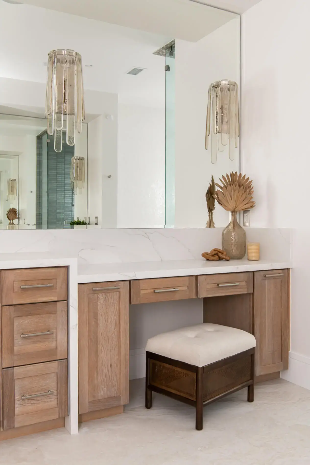 make-up-station-with-wall-mounted-glass-pentant-with-light-bronze-tint