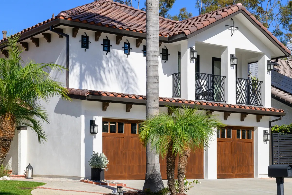 primary-bedroom-extension-creates-new-look-of-house-with-extended-roofline-and-new-balcony-addition
