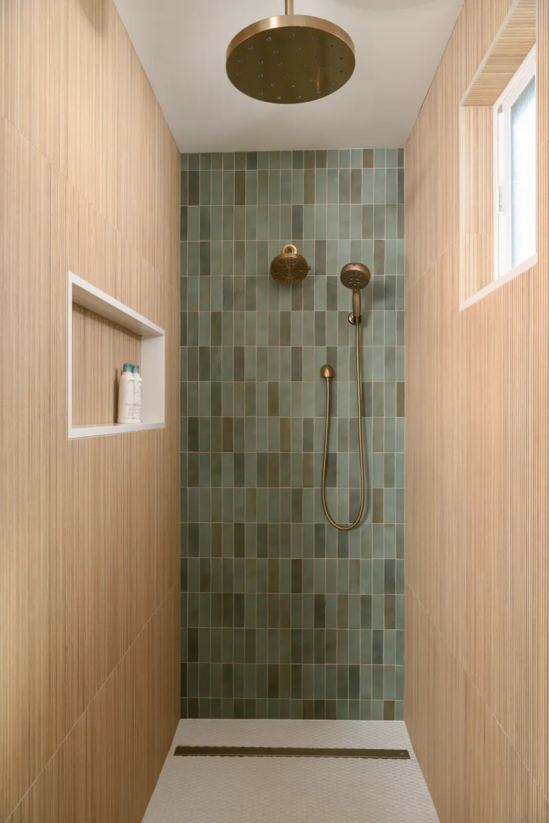shower-side-walls-are-porcelain-tiles-in-Ice-Nebraska-Tea-in-matte-finish