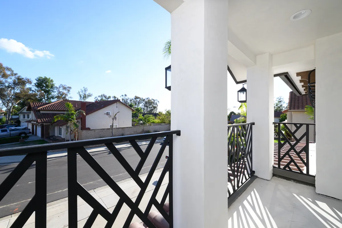 outdoor-balcony-deck-flooring-matches-the-primary-bath-flooring