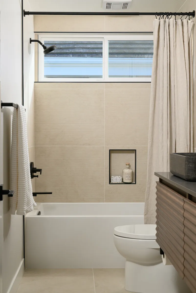 glazed-porcelain-shower-and-floor--and-backsplash-tiles-in-creme-finish-by-the-Thaddeus-series-in-horizontal-grid