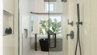 shower-walls-in-glazed-porcelain-tile-in-Creme-finish