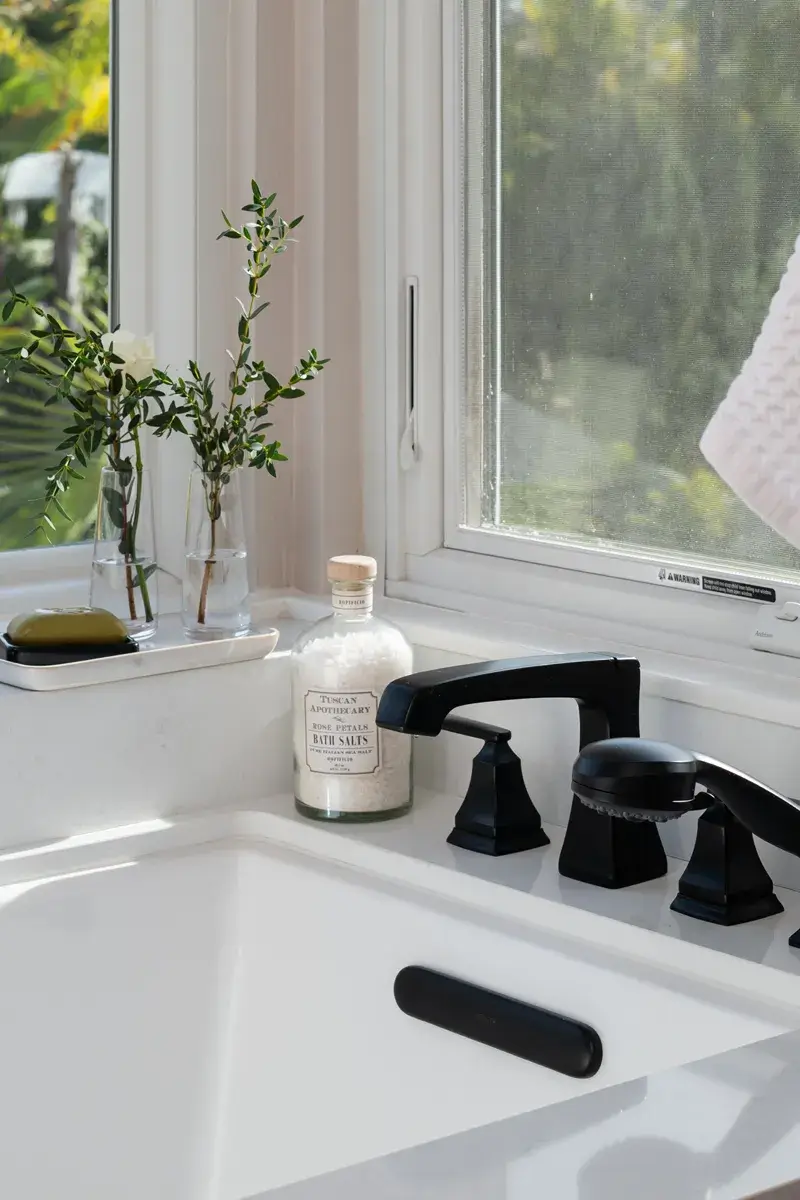 tub-features-2-handle-Roman-Tub-Trim-with-Hand-Shower-in-Matte-Black