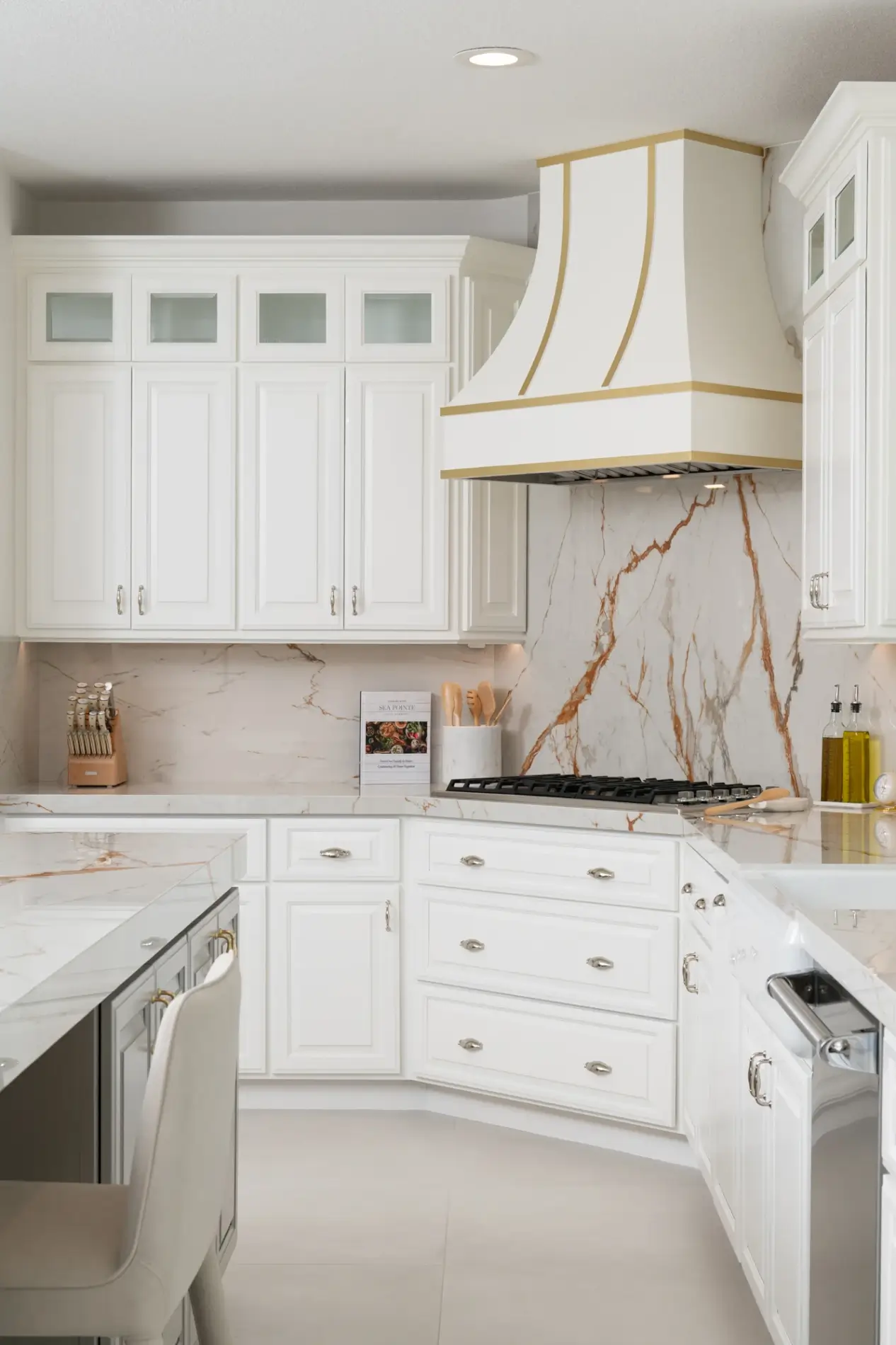 tunable-white-under-cabinet-LED_lighting-and-outlet-strips