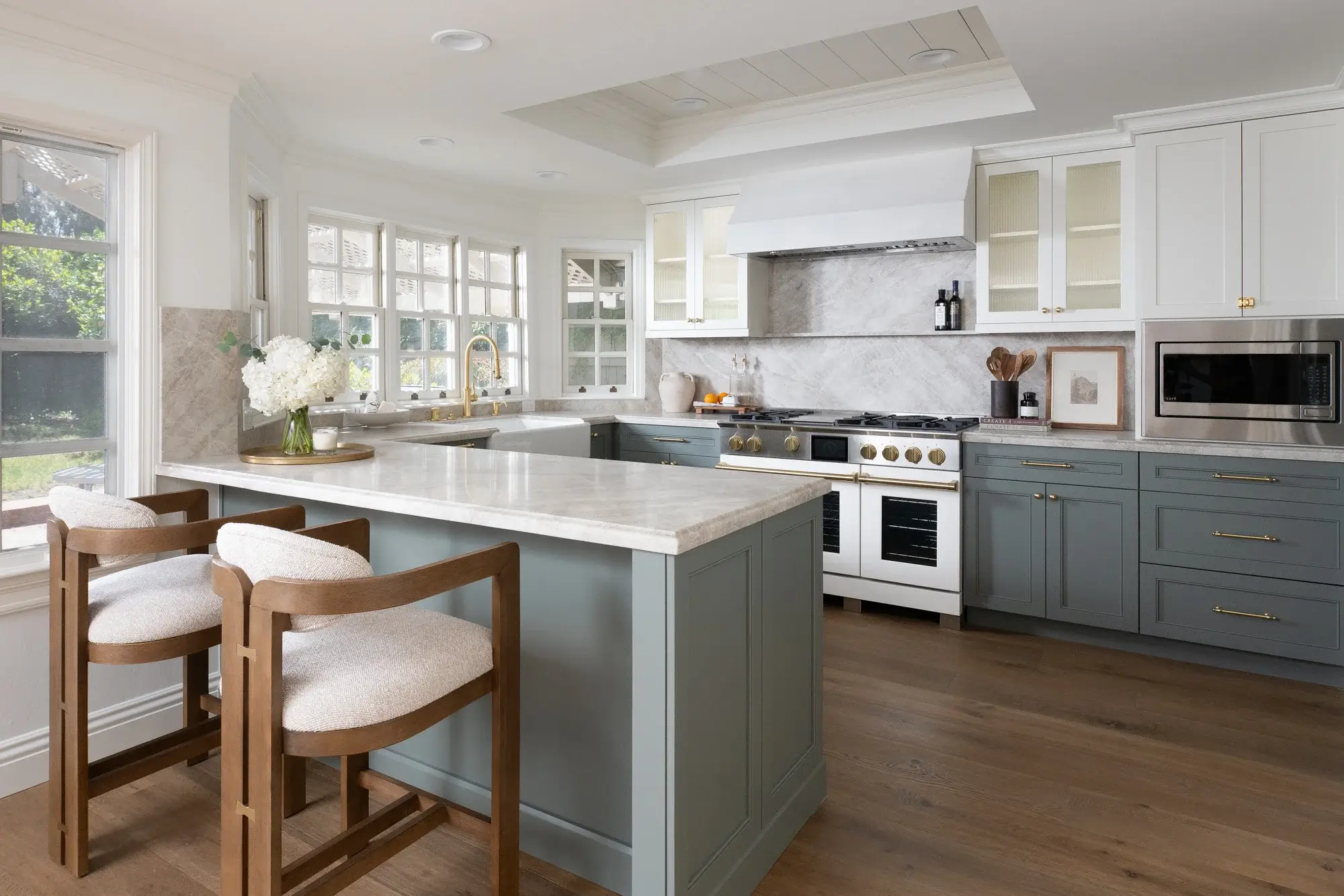 48-inch-slide-in-range-and-a-built-in-microwave