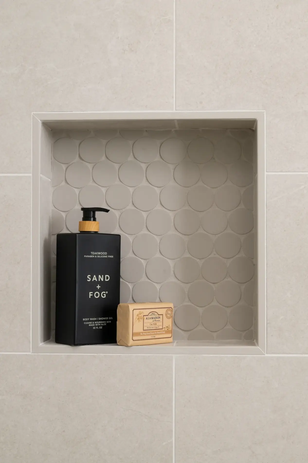 shower-wall-tiled-in-porcelain-in-Arctic-Matte-finish
