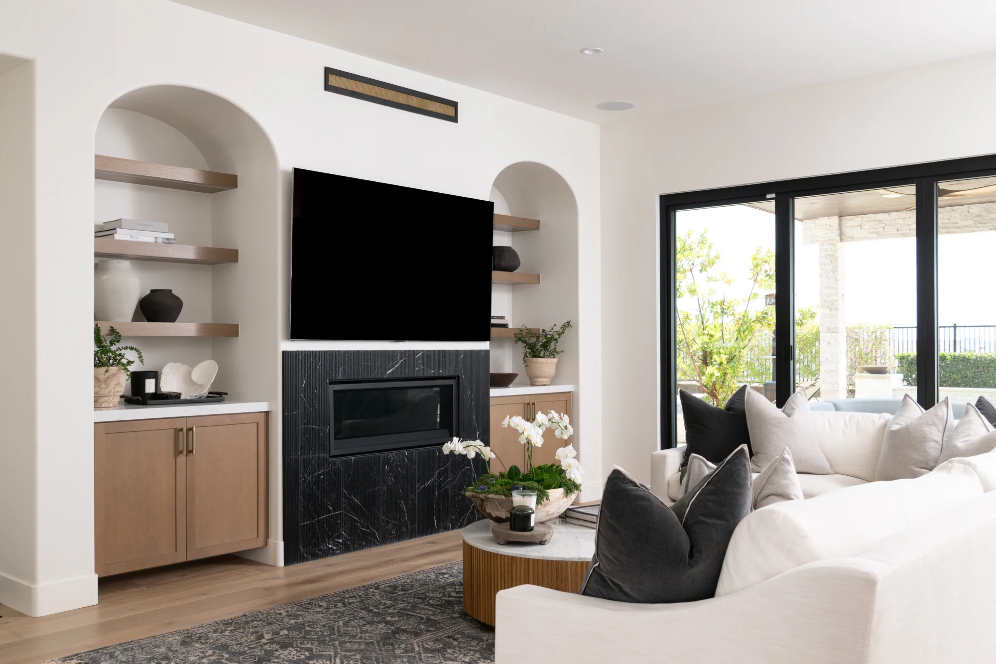 fireplace-refreshed-with-fluted-marble-in-Nero-finish