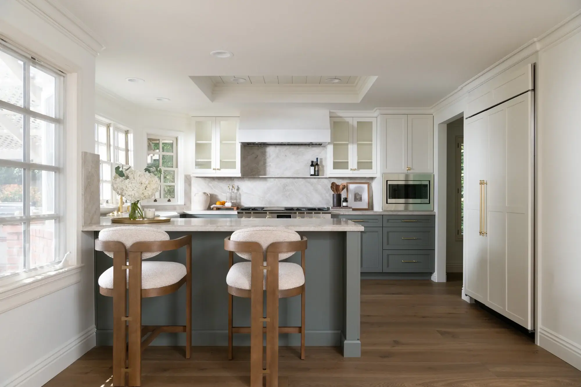 400-sf-kitchen-remodel-in-San-Juan-Capistrano-with-a-peninsula-with-seating-for-two