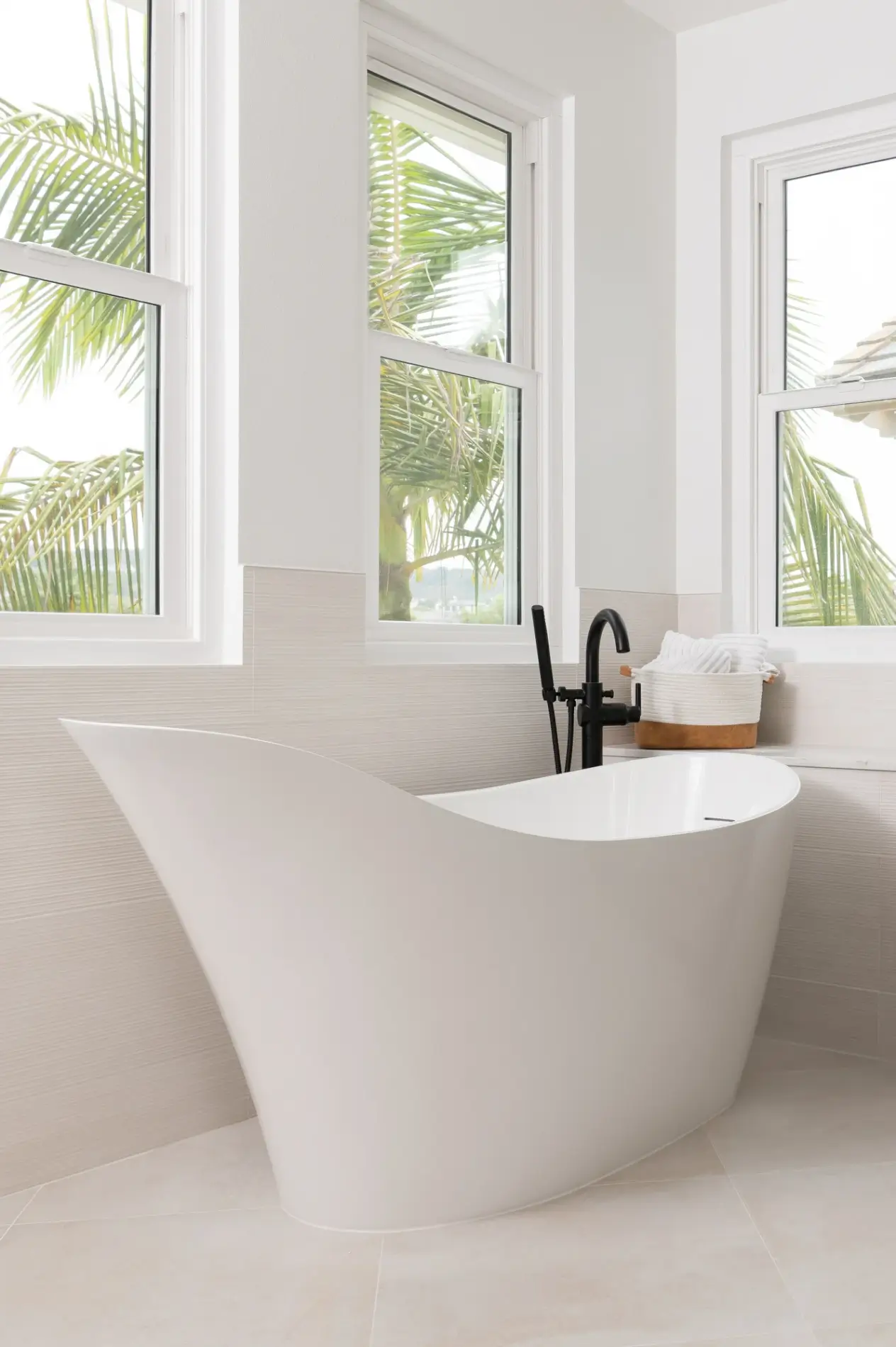 Fleurco-Molto-Freestanding-white-tub-with-floor-mount-tub-filler-in-matte-black