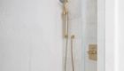 shower-walls-niche-and-bench-in-Honed-White-marble-in-the-Winter-Frost-series